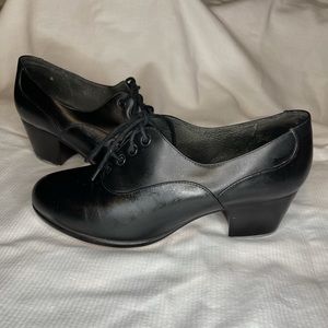 Capezio tap shoes size 4 black
